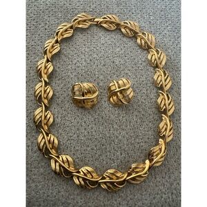 Vintage Napier Signed Gold Tone Leaves Leaf Chain Necklace 17” and Earrings